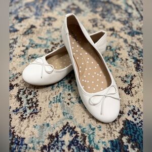 Cat & Jack White Ballet Flats with Bow Detail - Size 3